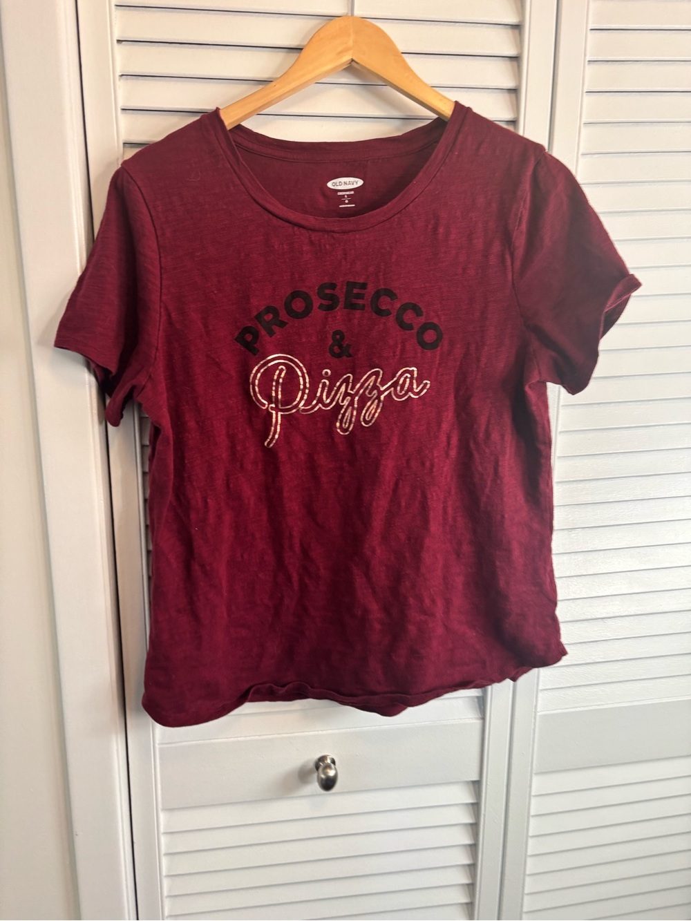 Old Navy Burgundy "Prosecco & Pizza" Graphic Tee